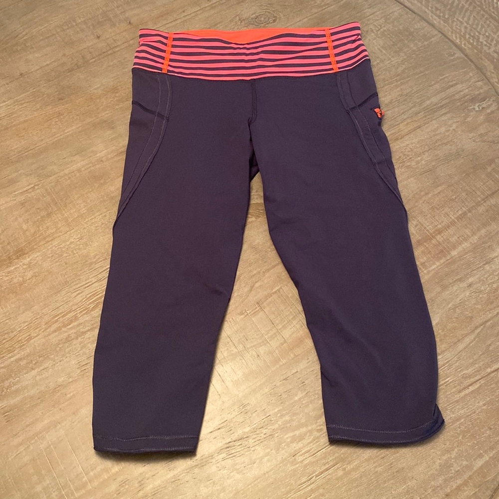 Lululemon 19” crop in Navy. Size 6